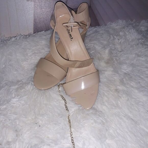 Shoes - Shiny beige heels 